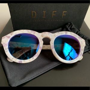DIFF Dime Pearl Pink - Blue Mirrored Sunglasses